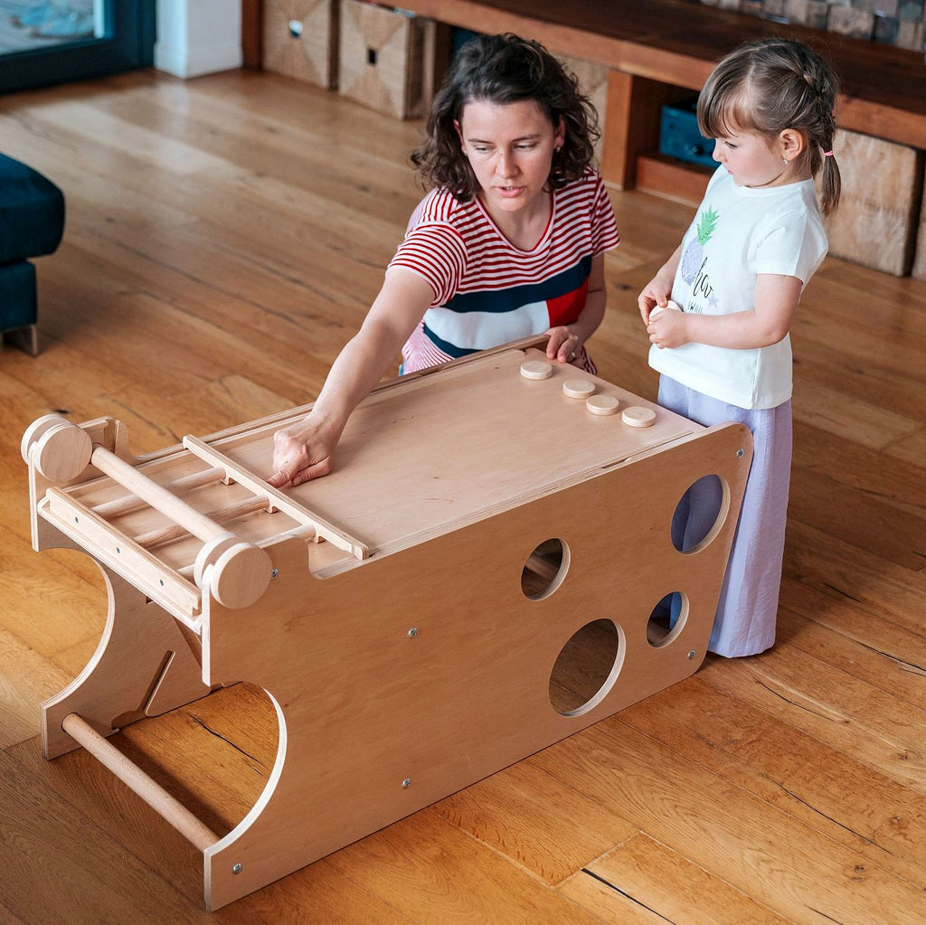 Turnul Leea cu Tobogan, Birou și Tablă de scris