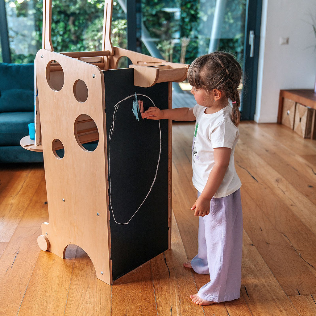 Turnul Leea cu Tobogan, Birou și Tablă de scris