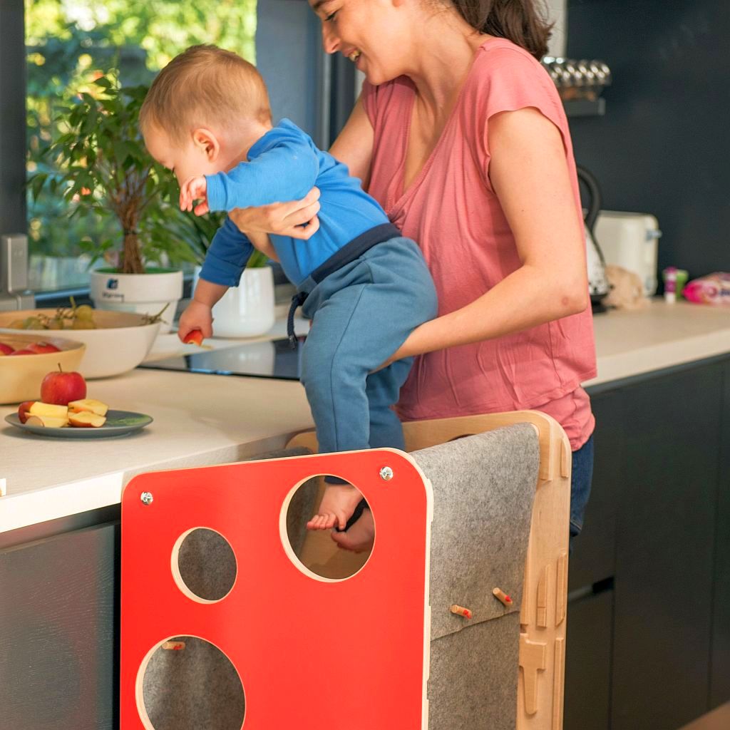 Turnul Leea, culoare ROSU cu Tobogan, Birou și Tablă de scris (LICHIDARE DE STOC)