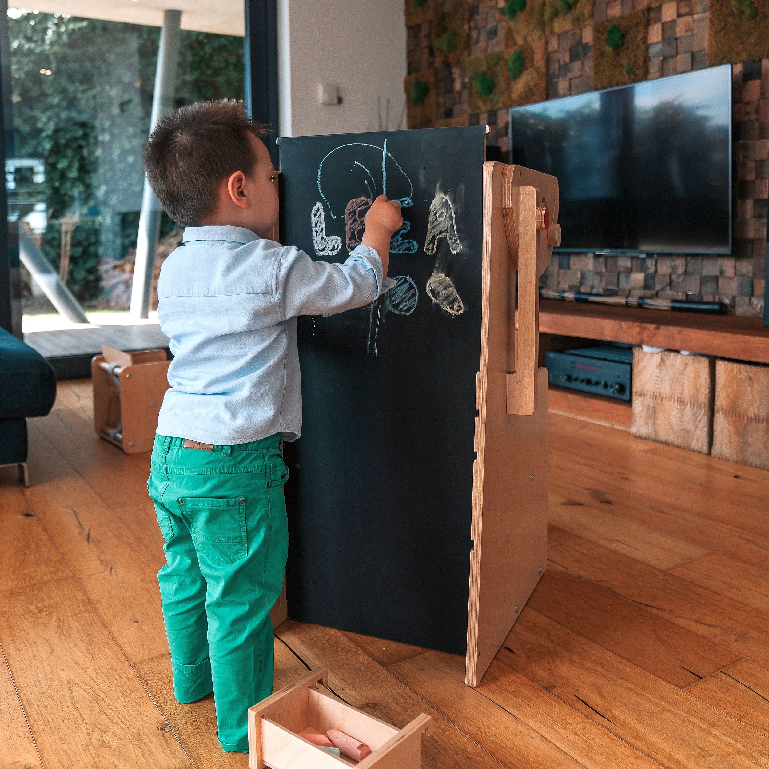 Stația de Joacă - turn, tobogan, tablă de scris, mini birou, rolă de hartie, scaun inalt, premergător