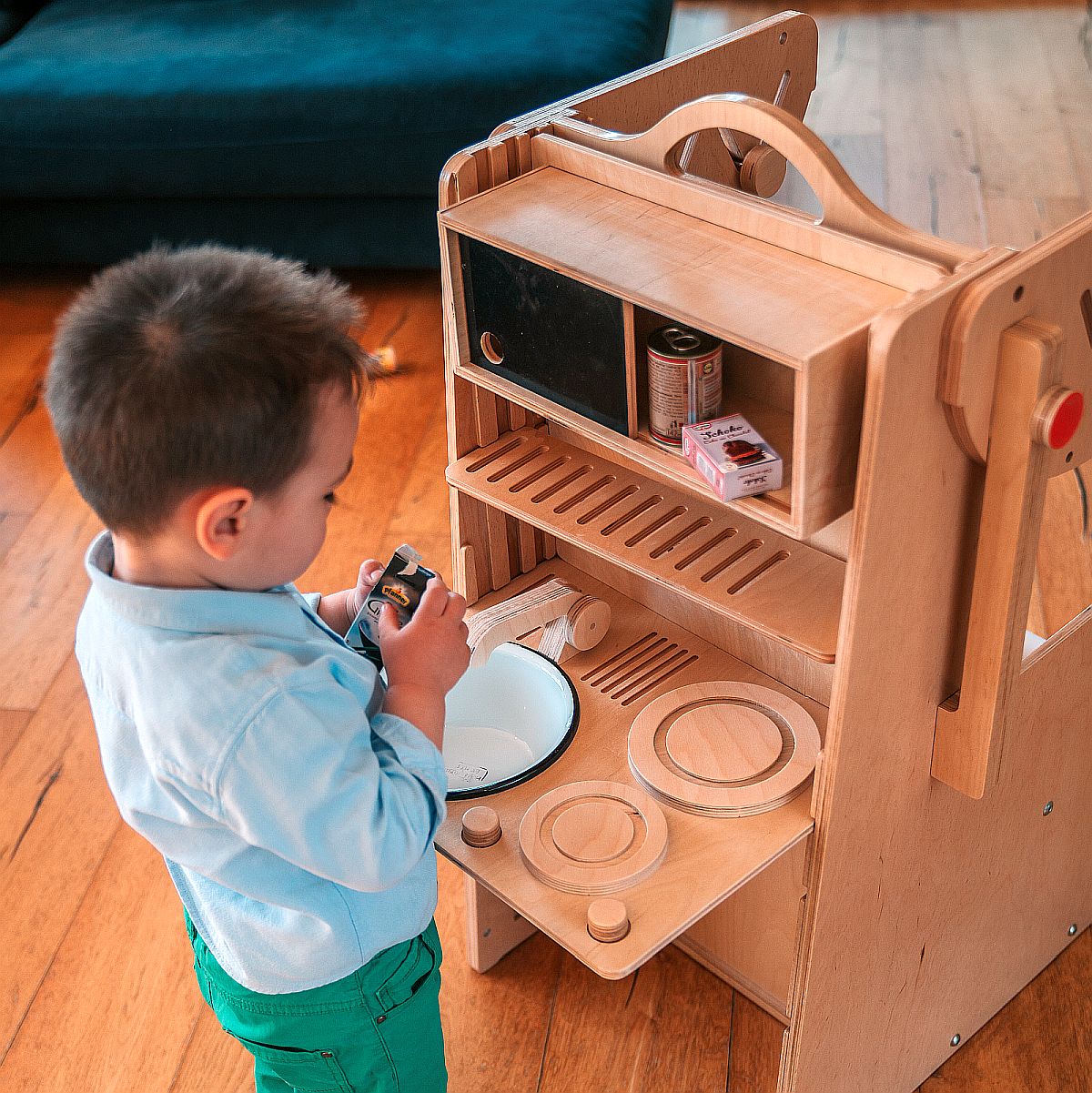 Stația de Joacă - turn, tobogan, tablă de scris, mini birou, rolă de hartie, scaun inalt, premergător