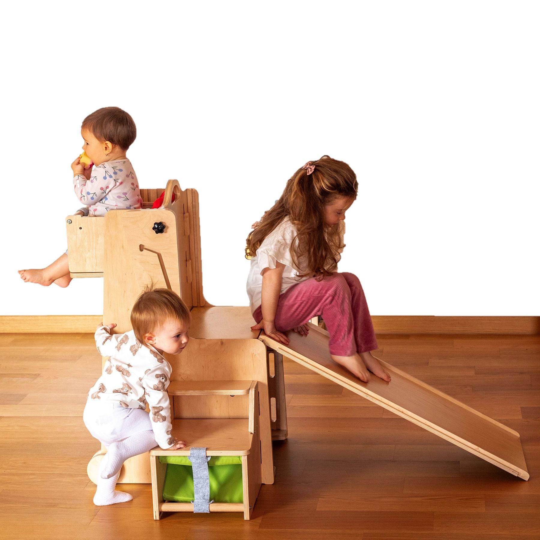 Stația de Joacă - turn, tobogan, tablă de scris, mini birou, rolă de hartie, scaun inalt, premergător