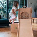 Stația de Joacă - turn, tobogan, tablă de scris, mini birou, rolă de hartie, scaun inalt, premergător