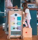 Stația de Joacă - turn, tobogan, tablă de scris, mini birou, rolă de hartie, scaun inalt, premergător